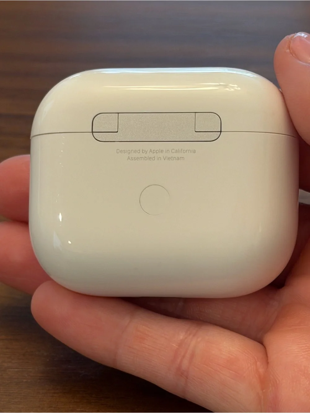 Apple White Wireless Earbuds with Protective Silicone Case